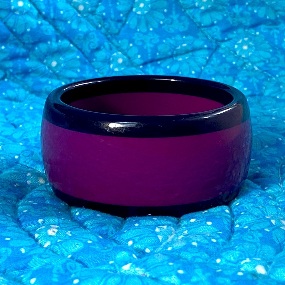 Vintage Lucite chunky wide bangle bracelet,purple/black moulded strip